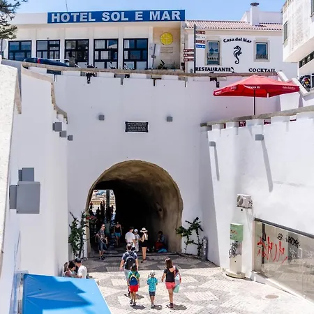 - Old Town Αλμπουφέιρα